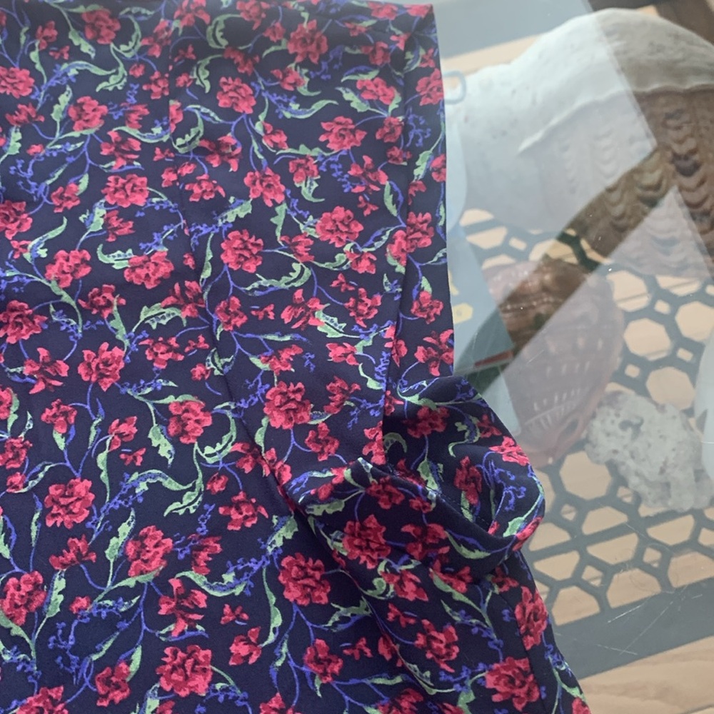 Reitmans R ESSENTIALS FLORAL TOP size L - Picture 4 of 4